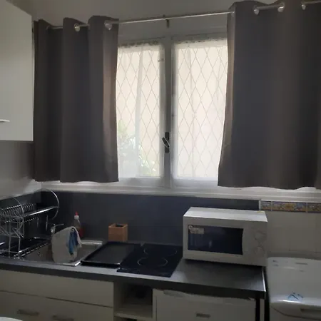 Centre- Small Pied-a-terre Near Beaches Apartman *