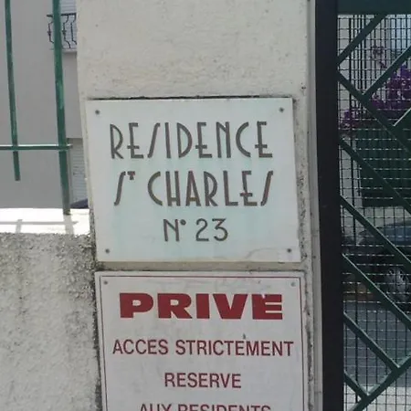 Centre- Small Pied-a-terre Near Beaches