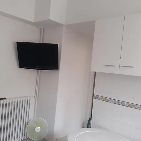 Centre- Small Pied-a-terre Near Beaches Apartmán