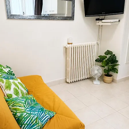 Centre- Small Pied-a-terre Near Beaches Διαμέρισμα *