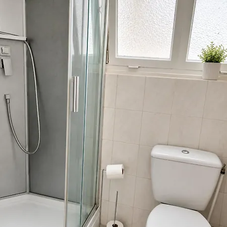 Centre- Small Pied-a-terre Near Beaches Διαμέρισμα